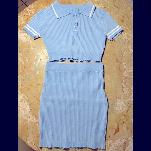 2pc skirt and crop top stretchy outfit - Picture 2 of 5